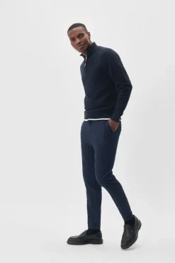 MAliam Bukser