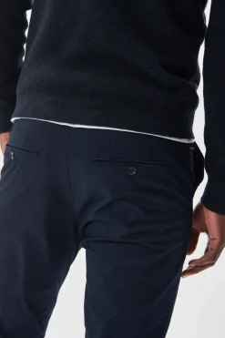MAliam Bukser