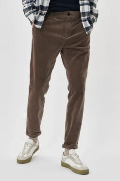MAliam Bukser
