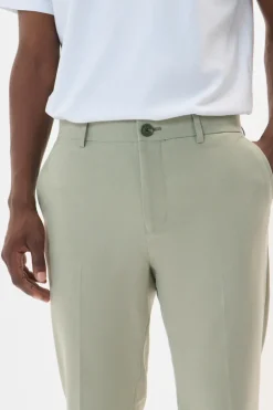 MAliam Bukser