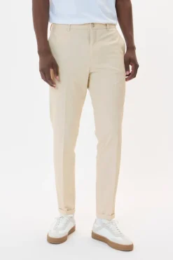 MAliam Bukser