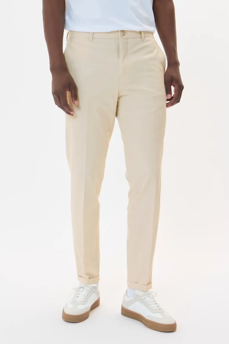 MAliam Bukser