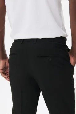 MAliam Bukser