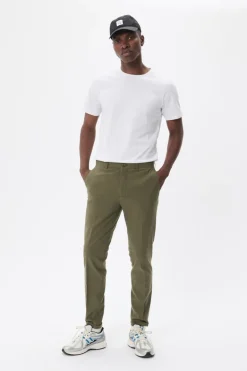 MAliam Bukser
