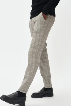 MAliam Bukser