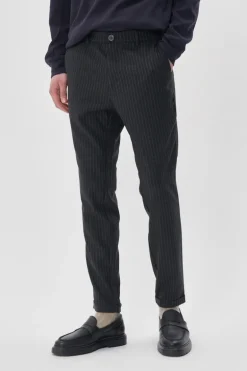 MAliam Bukser