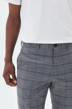 MAliam Bukser