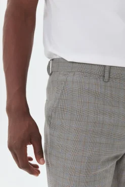 MAliam Bukser