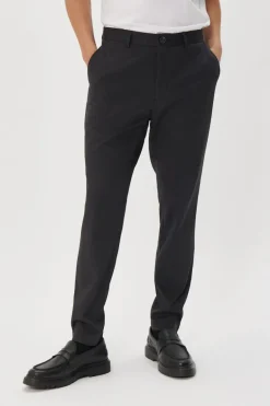 MAliam Bukser