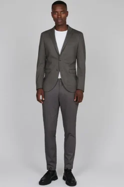 MAliam Bukser