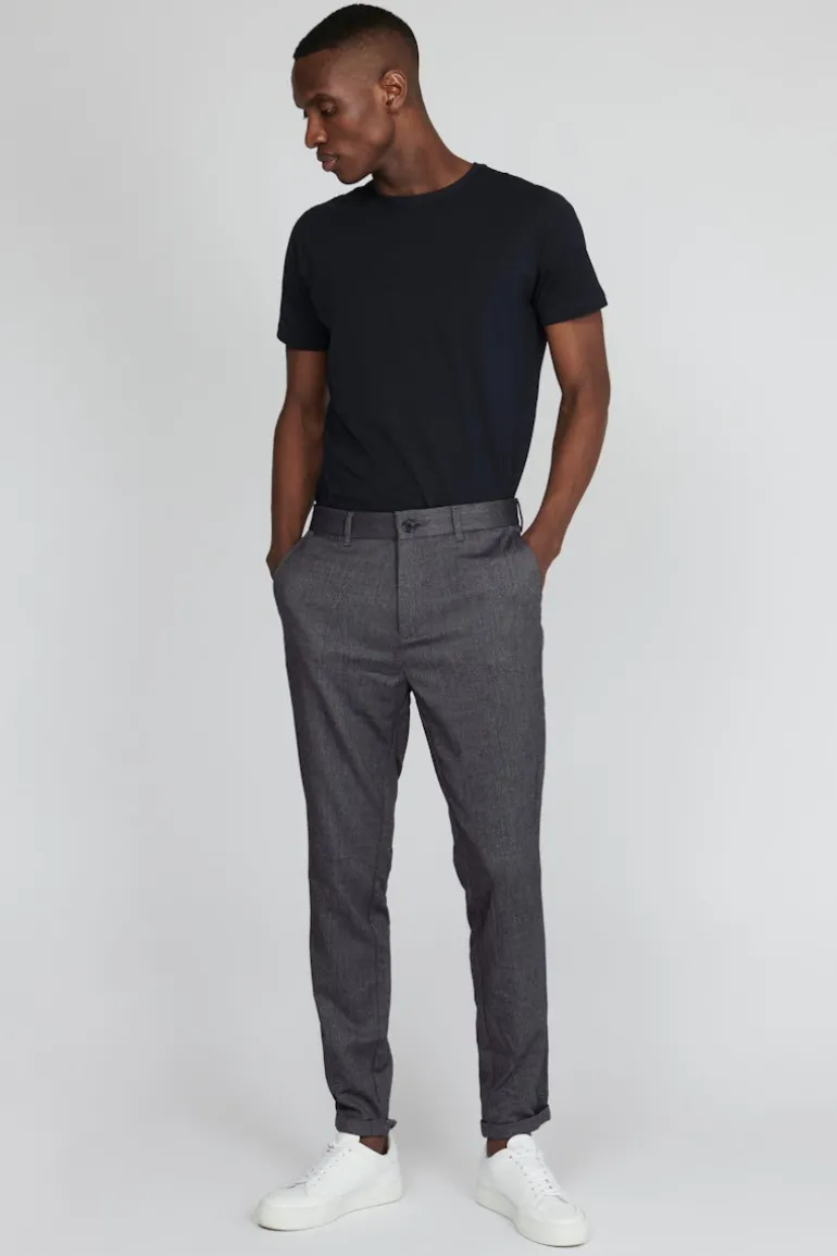 MAliam Bukser