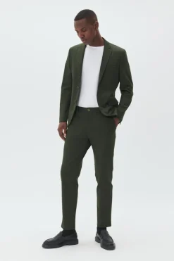 MAliam Bukser