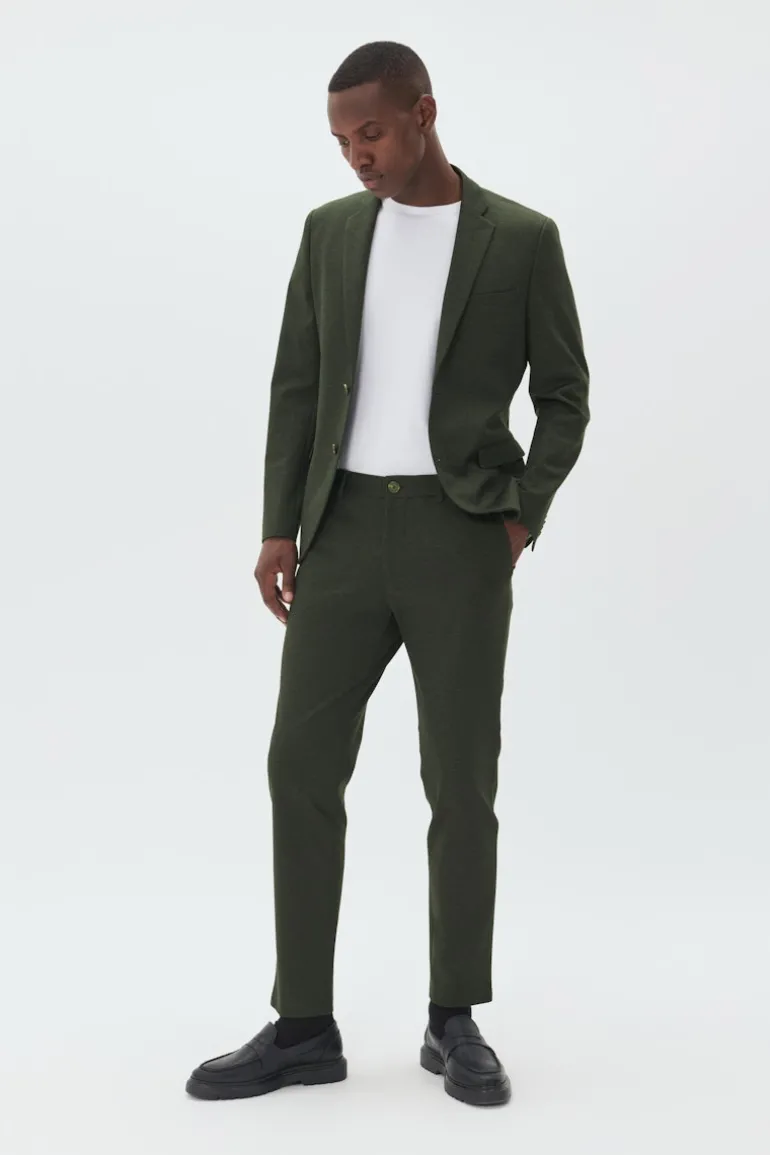 MAliam Bukser