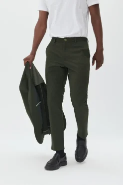MAliam Bukser