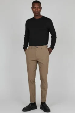 MAliam Bukser