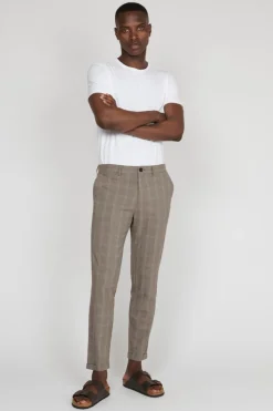 MAliam Bukser